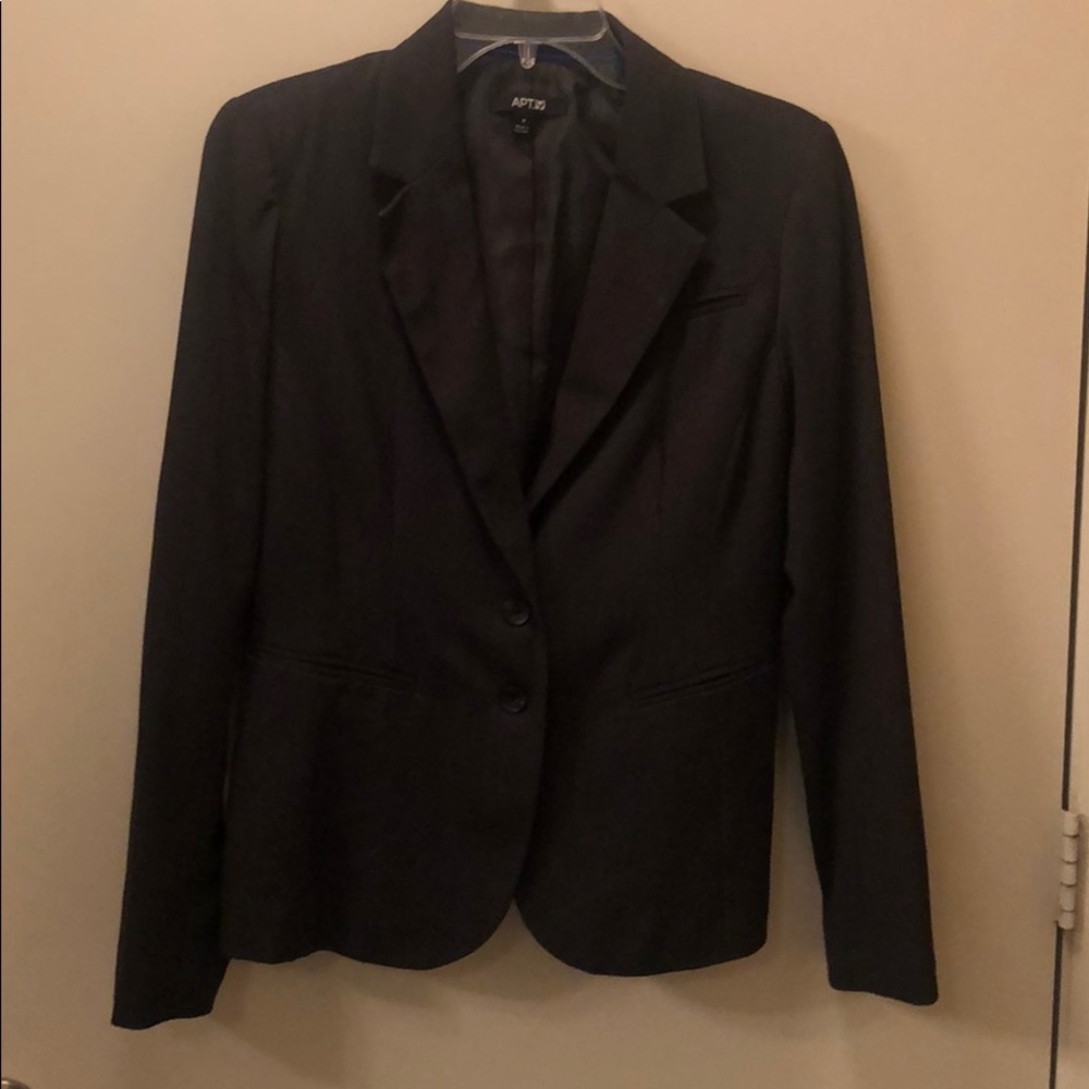 Skirt suit